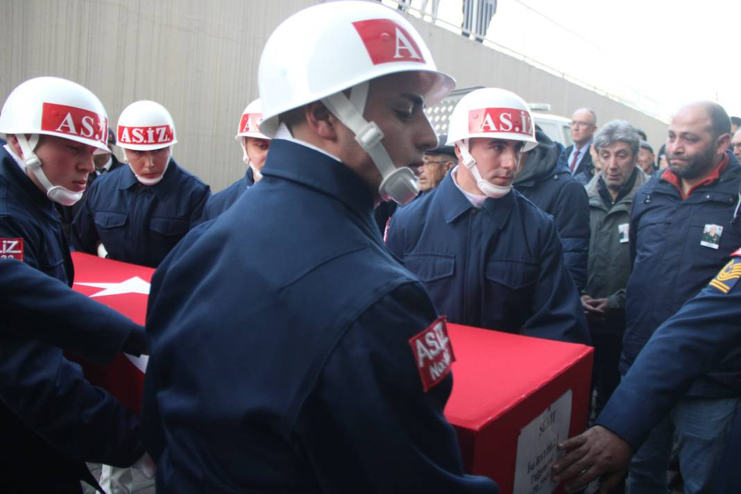 Kayseri şehidine ağladı! Tuğgeneral İsa Baydilli'ye son veda - Resim: 21